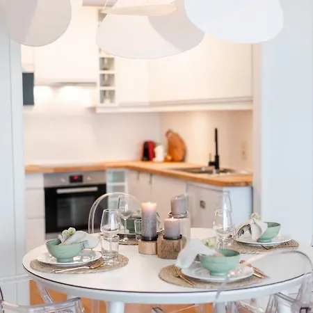 Apartment Newly Renovated Design In The Center Of Near The